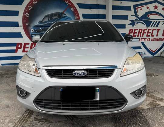 FORD FOCUS 2.0 GLX SEDAN 16V FLEX 4P MANUAL